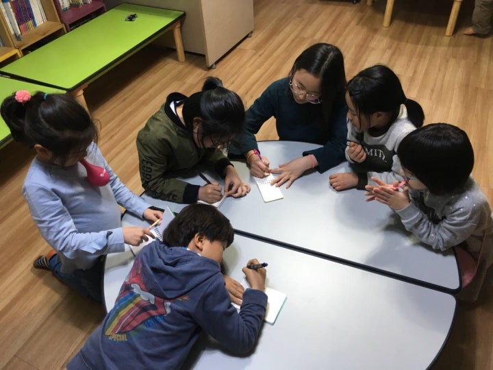 센터 안에서만 지내야 하는 아이들