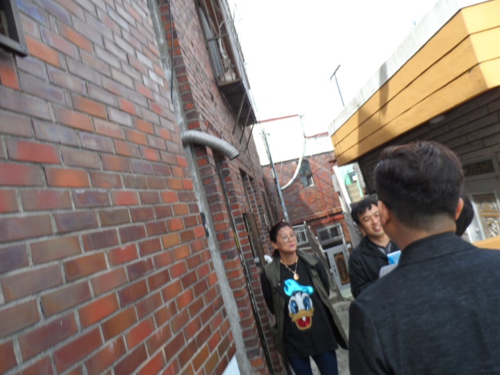 聚集供公众使用的成年人~~